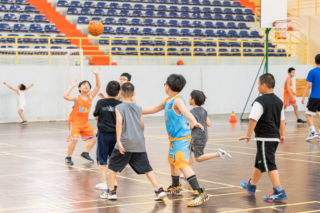 Khuyến khích con chơi bóng rổ để tạo niềm vui và sự thích thú