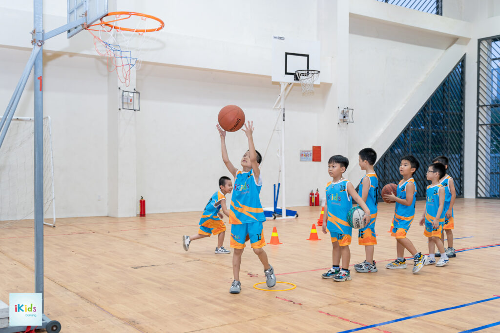 Rèn luyện bóng rổ mang lại rất nhiều lợi ích cho trẻ em